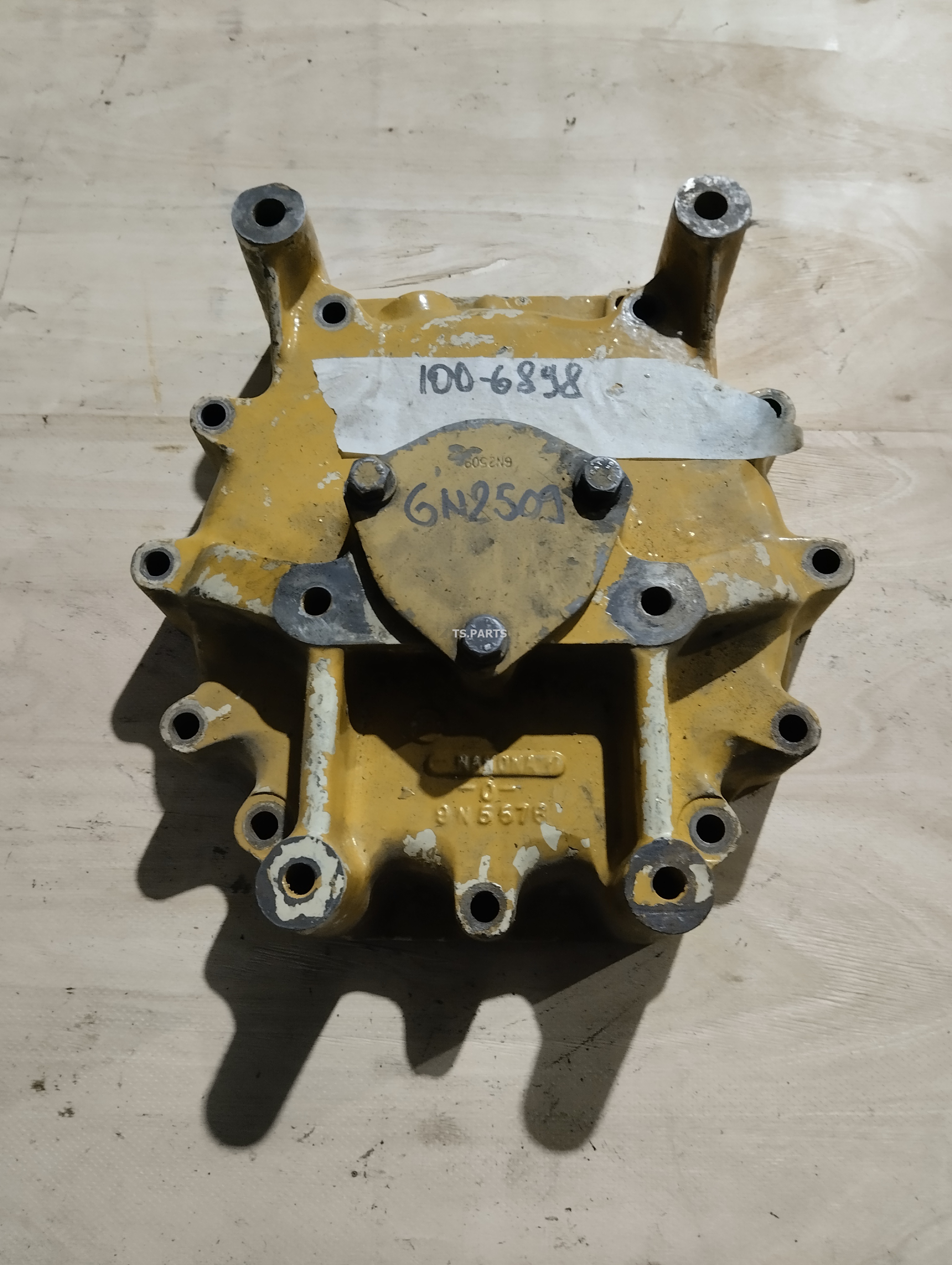 Крышка шестерни привода насоса G3408, G3408B, G3408C, G3412, G3412C 1006898-U