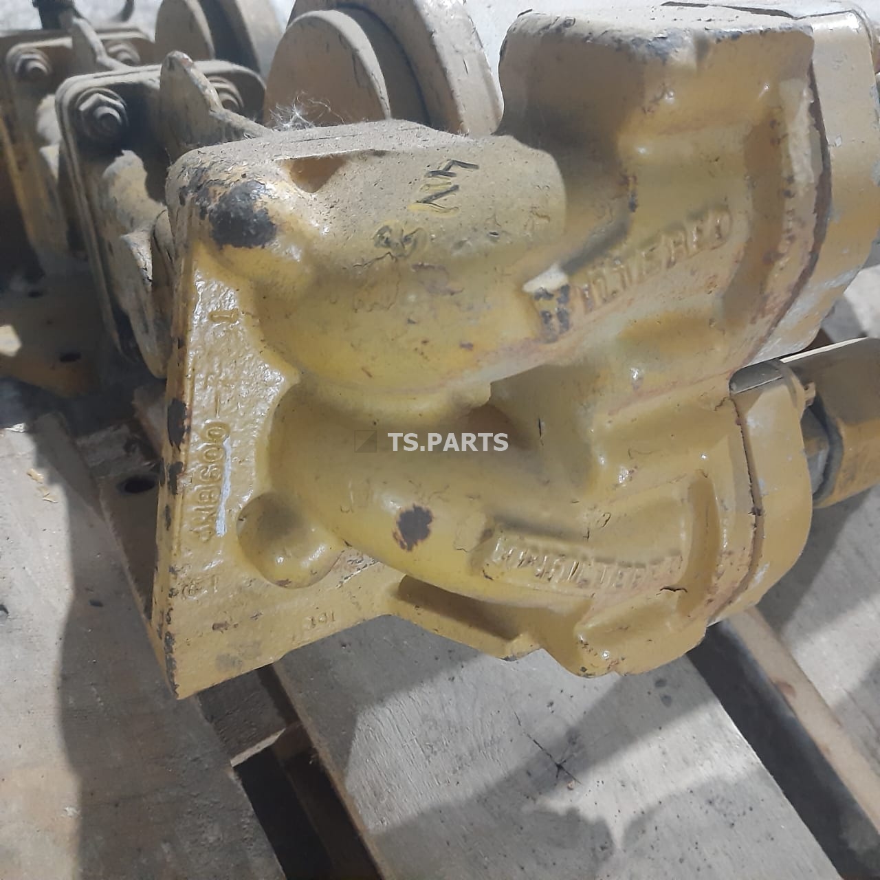 Фланец крепления масляного фильтра 4N8600-U